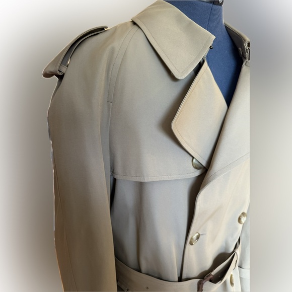 Marshall Fields Vintage Men’s Trench 
made in USA. NWOT
VERY WELL MADE - Picture 2 of 11